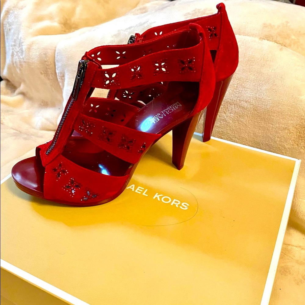 Michael Kors Berkley Floral T Strap Sandal Womens Size 5. For Macy’s